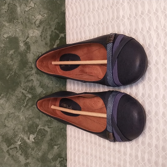 NWT & Box Eürosoft by Sofft Blue Shaina Slip On Flats Size 9 M Shoes Criss Cross - Picture 8 of 10